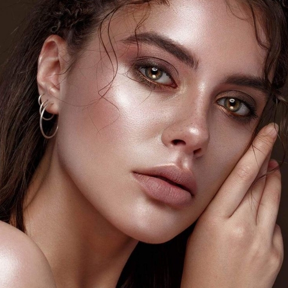 Highlighter ILIMINATOR ICONIC ✨️ - Picture 3 of 15